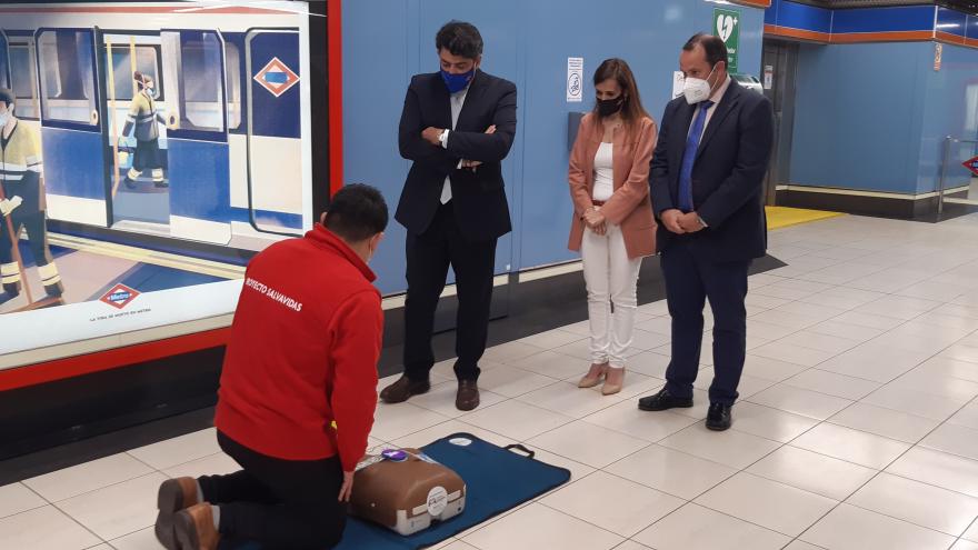 Completamos la instalación de desfibriladores en Metro de Madrid.