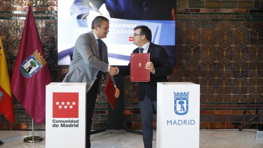El consejero Jorge Rodrigo durante la firma de ampliación de un convenio con el Ayuntamiento de Madrid