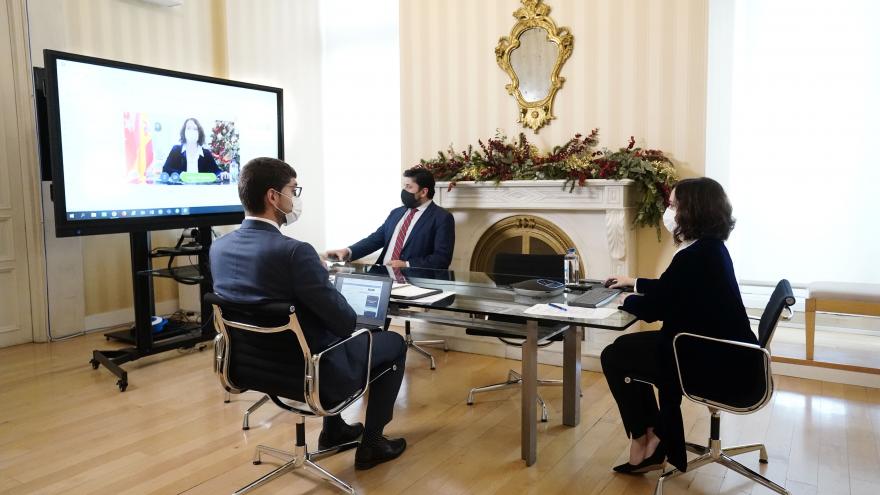 Isabel Díaz Ayuso se ha reunido por videoconferencia con el presidente del Comité Europeo de las Regiones, Apostolos Tzitzikostas