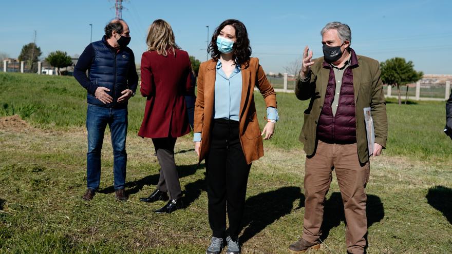 Díaz Ayuso asiste al comienzo de la reforestación que se llevará a cabo en el Parque de la Alhóndigo, en Getafe