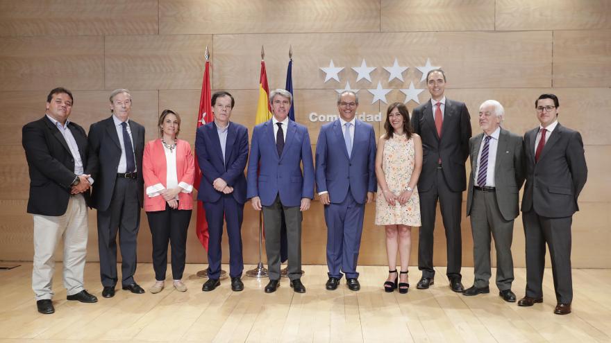 Reunión del presidente regional con patronal, sindicatos y asociaciones de padres de la escuela concertada