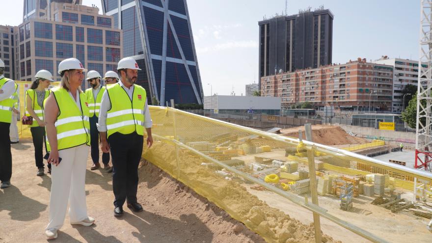 Pedro Rollán supervisando la marcha de las obras de construcción de la nueva sede de Metro de Madrid