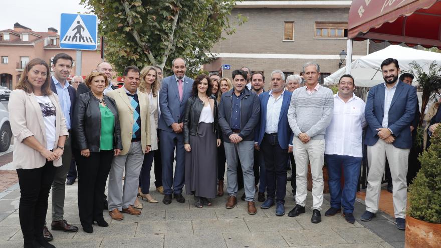 Isabel Díaz Ayuso durante su visita a Sevilla la Nueva