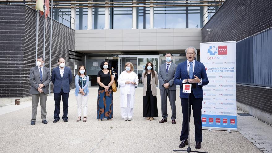 La Comunidad de Madrid implanta un programa de rehabilitación para pacientes post-COVID en las 103 Unidades de Fisioterapia de los centros de salud.