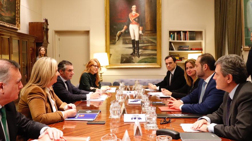 La consejera de Transportes, Rosalía Gonzalo, se reúne con el ministro de Fomento, José Luis Ábalos