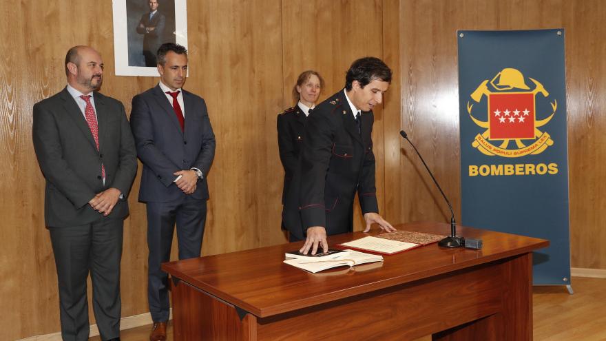 Rollán asiste al relevo en la jefatura de los Bomberos de la Comunidad de Madrid