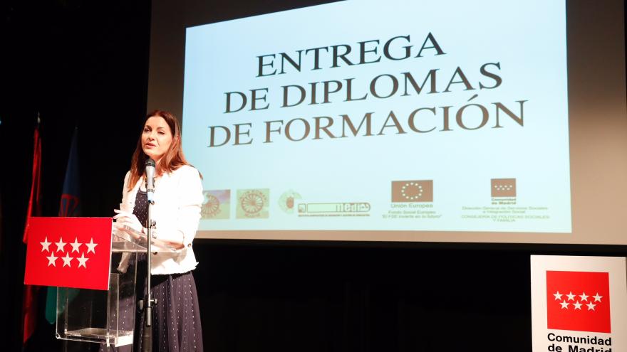 La consejera de Políticas Sociales y Familia, Lola Moreno, ha clausurado hoy estos cursos de formación