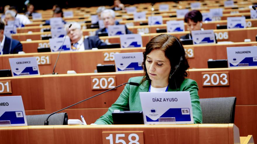 Díaz Ayuso en el escaño del Comité Europeo de las Regiones