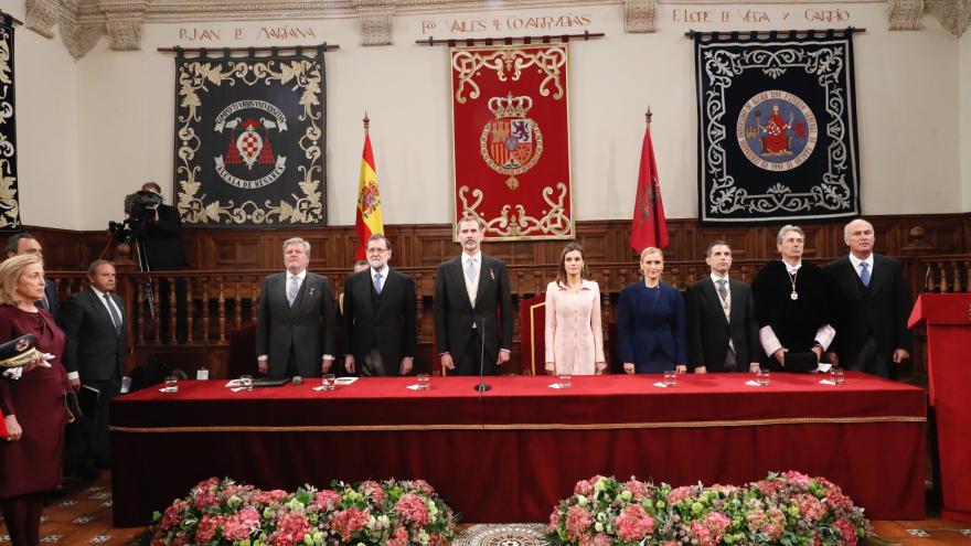 Cristina Cifuentes, junto a Mariano Rajoy y los Reyes, en la entrega del Premio Cervantes