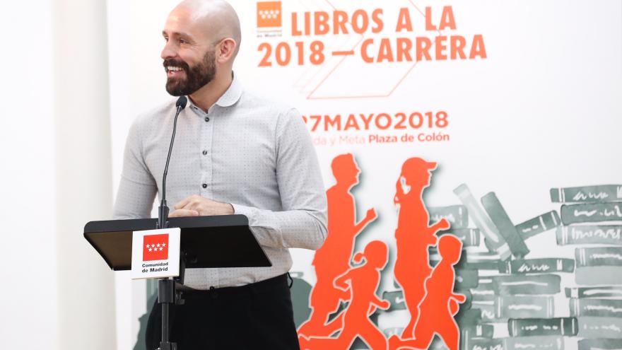 Jaime de los Santos presenta la edición de ‘Libros a la carrera’