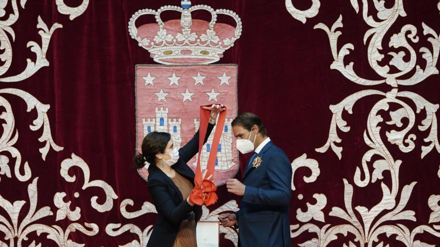 Díaz Ayuso impone la Gran Cruz de la Orden del Dos de Mayo a Rafael Nadal