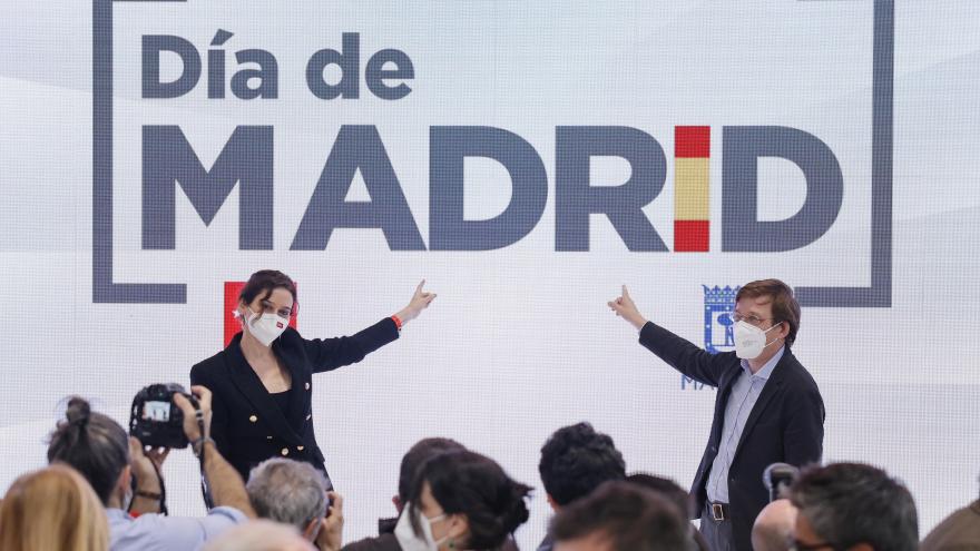 La presidenta junto al alcalde de Madrid