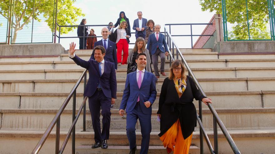 El consejero Emilio Viciana durante su visita al colegio Los Jarales Monterrozas