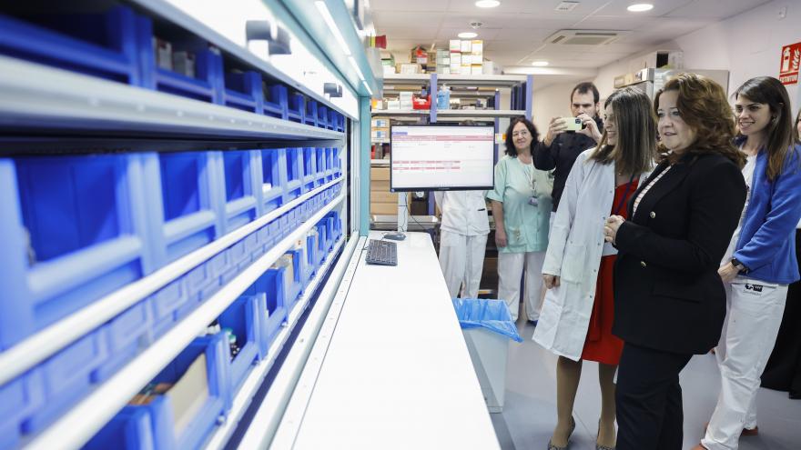 La consejera Fátima Matute durante su visita al Hospital público Universitario El Escorial