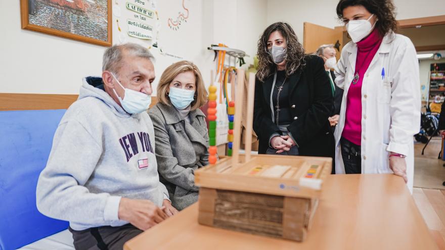 Concepción Dancausa, en un momento de su visita al Centro Residencial y de Día de Getafe