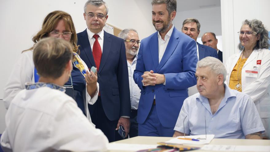 El consejero Miguel Ángel García durante su visita al centro de mayores Gran Residencia