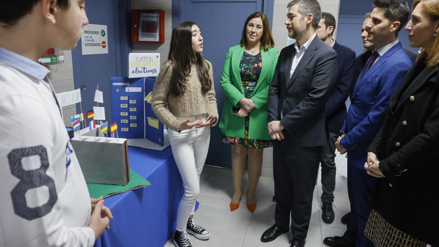 Los consejeros Miguel Ángel García y Emilio Viciana en el Instituto de Educación Secundaria Parque de Lisboa