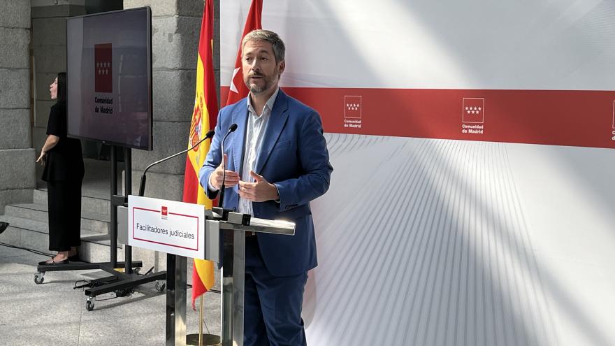 El consejero Miguel Ángel García Martín durante la recepción de los primeros expertos facilitadores de España