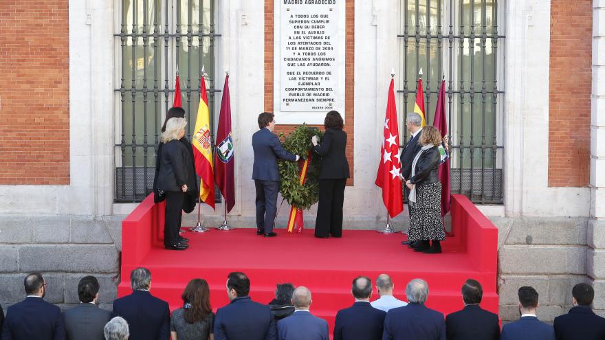 Isabel Díaz Ayuso y José Luis Martínez Almeida durante el homenaje a las víctimas del 11-M en el 16º aniversario de los atentados