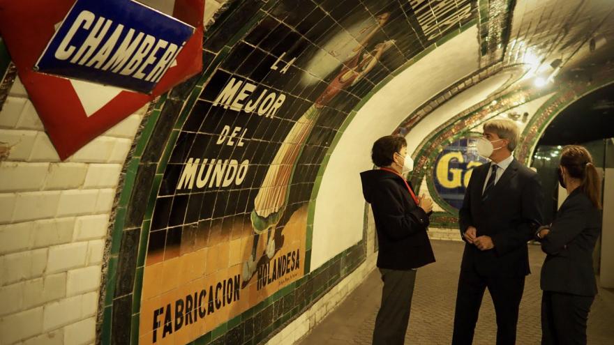 Ángel Garrido visita la histórica estación de Metro de Chamberí