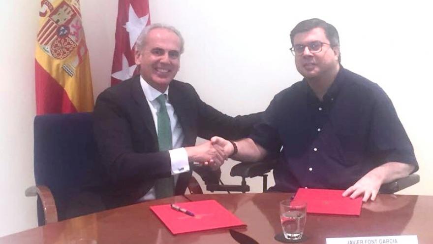 El consejero de Sanidad Enrique Ruiz Escudero ha firmado el convenio con Javier Font, presidente de FAMMA  