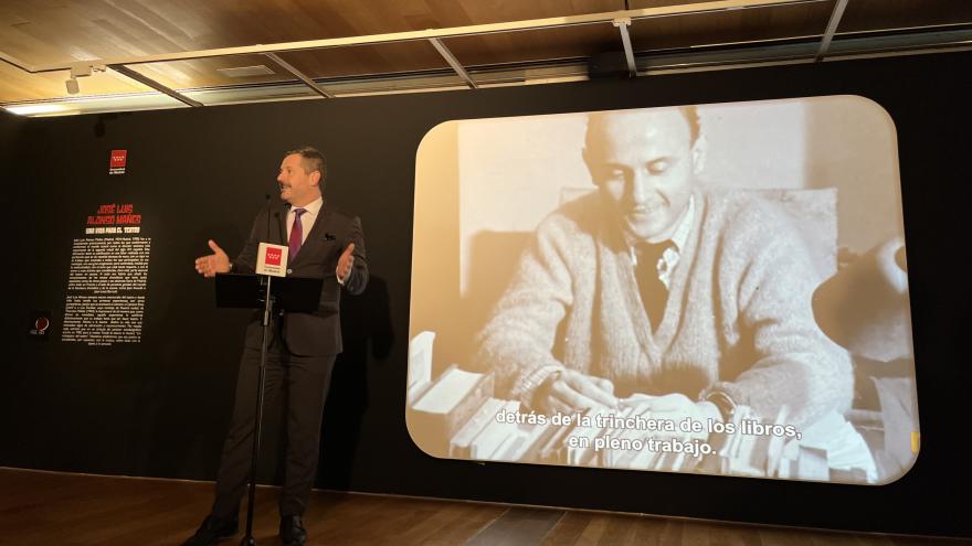 La Comunidad de Madrid dedica una exposición a la vida y obra del director de teatro José Luis Alonso Mañes