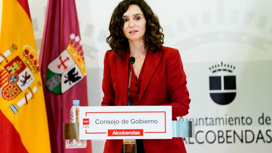 La presidenta durante la rueda de prensa en Alcobendas