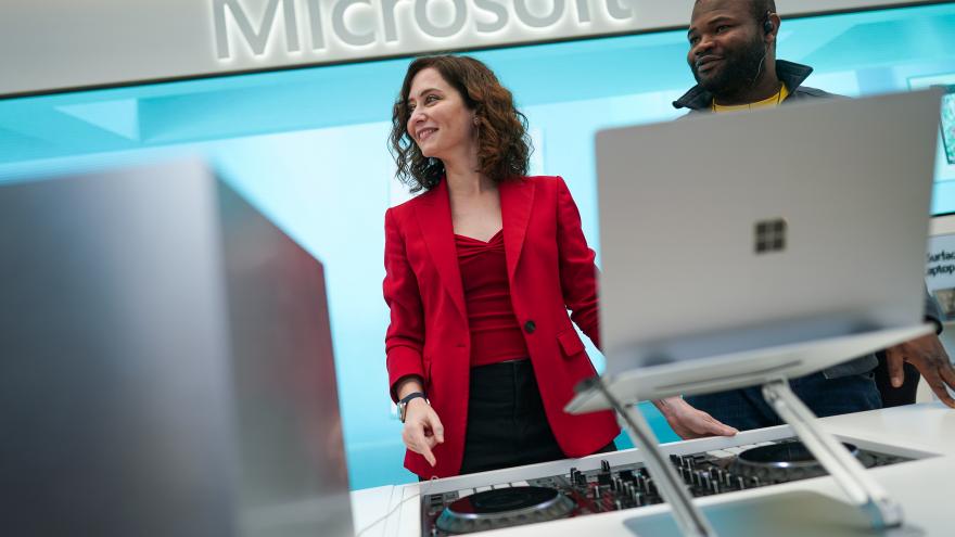 La presidenta durante su visita a Microsoft