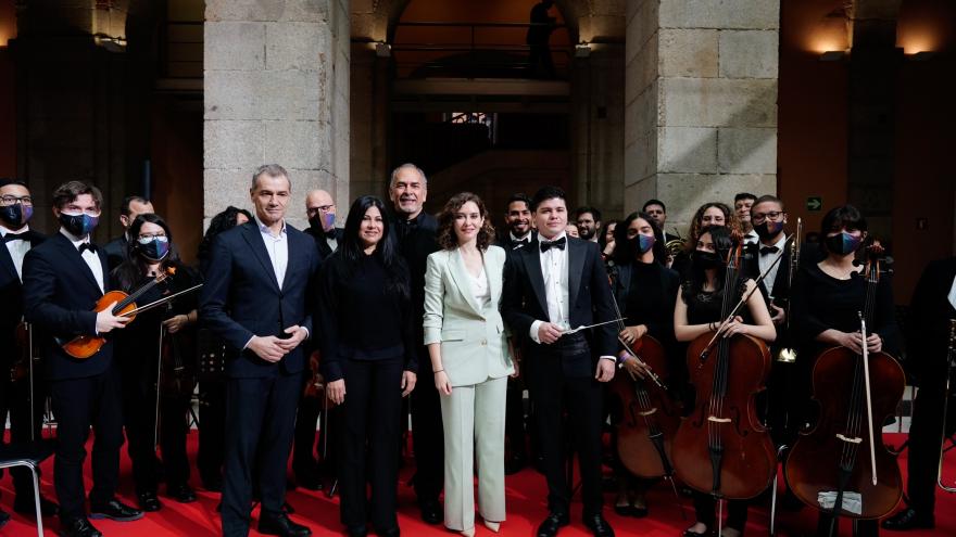 La presidenta con parte de la Orquesta Cruz Diez