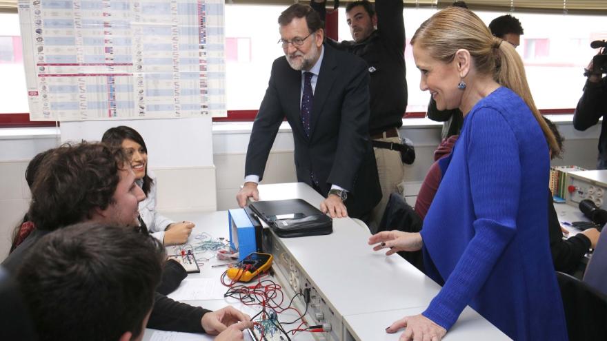 Imagen de cabecera #0 de la página de "La presidenta de la Comunidad, junto a Mariano Rajoy, visita un centro integrado de Formación al sur de Madrid "