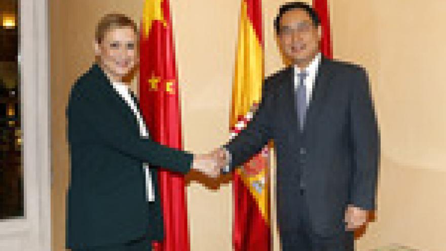 Imagen de cabecera #2 de la página de "Cifuentes se reúne con el embajador chino en España"