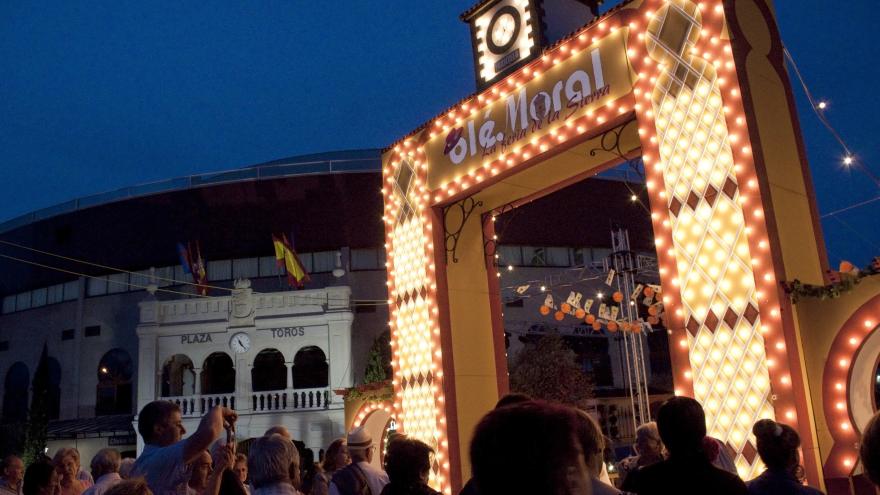 Puerta iluminada de la Feria