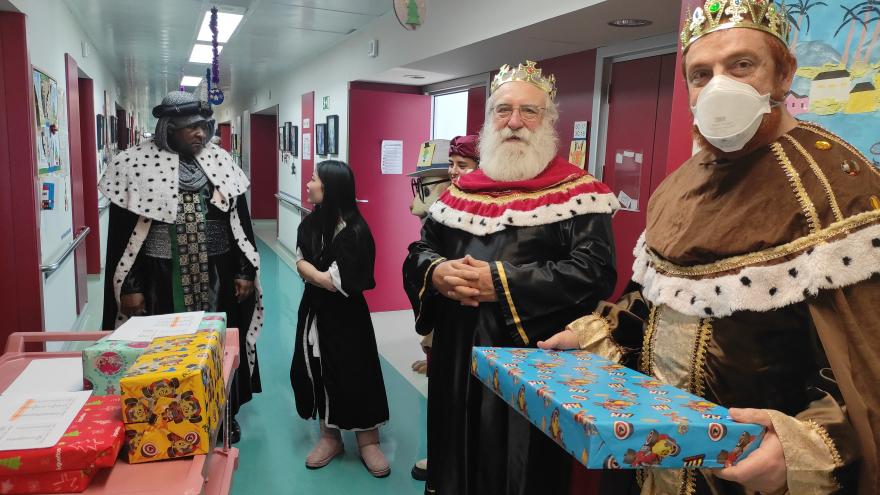 Entrega de regalos en hospital