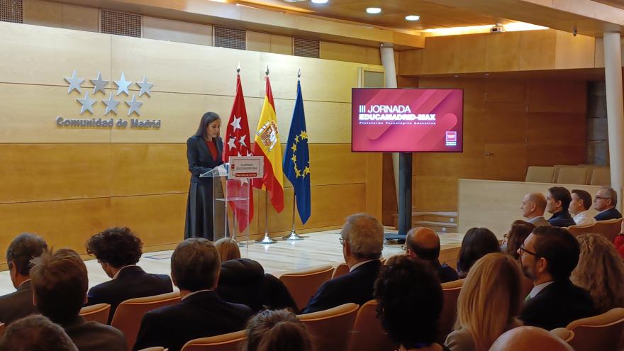 Silvia Roldán durante la presentación sobre EducaMadrid