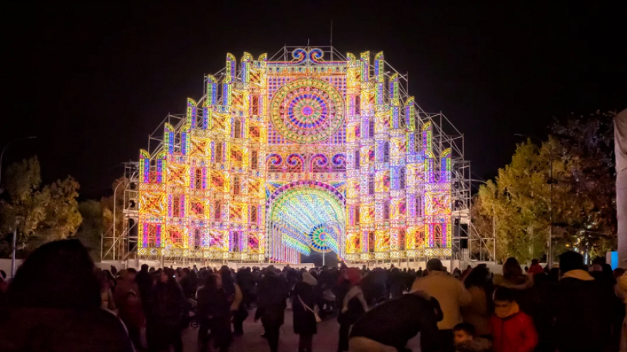 Gran entrada iluminada al Parque Mágicas Navidades