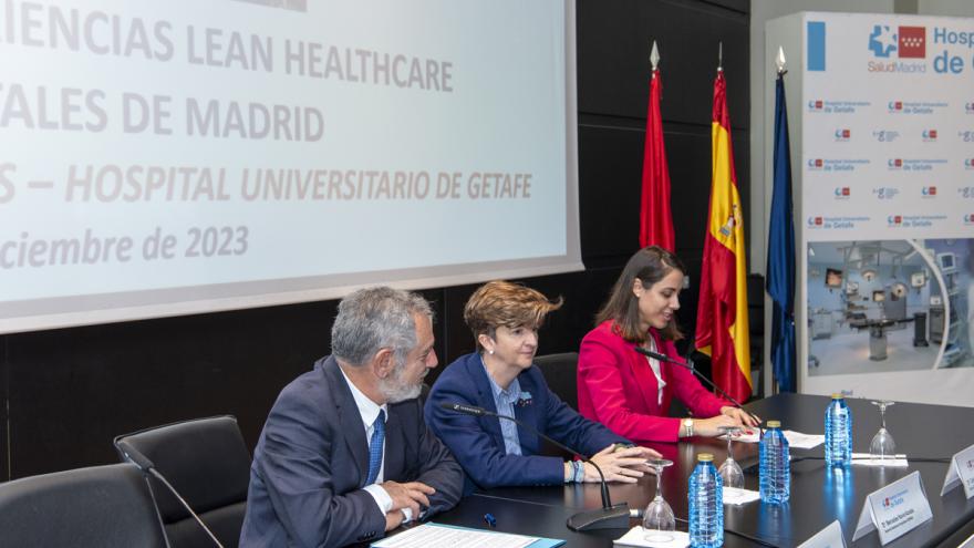 Autoridades durante el evento.