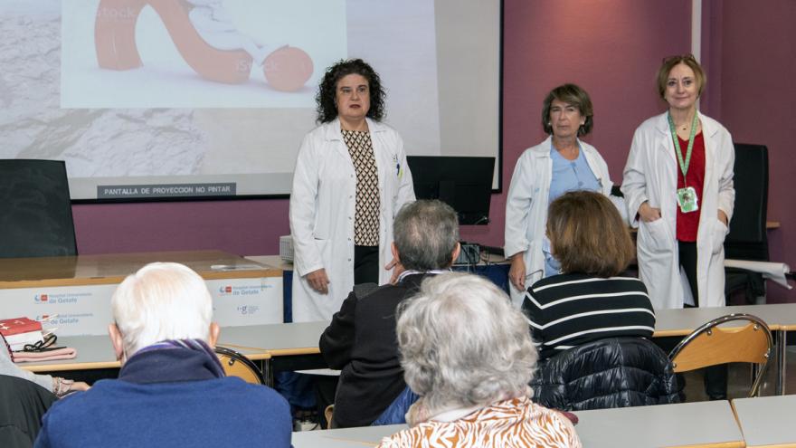 Profesionales sanitarios dan consejos y orientación