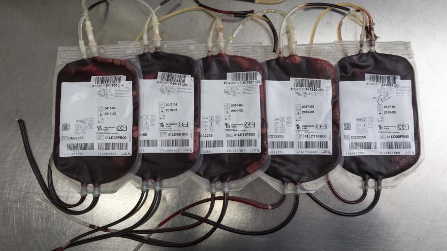Bolsas de sangre de diferentes donantes
