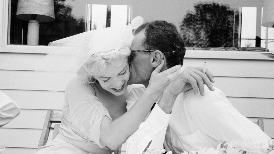 Marilyn recién casada con su marido
