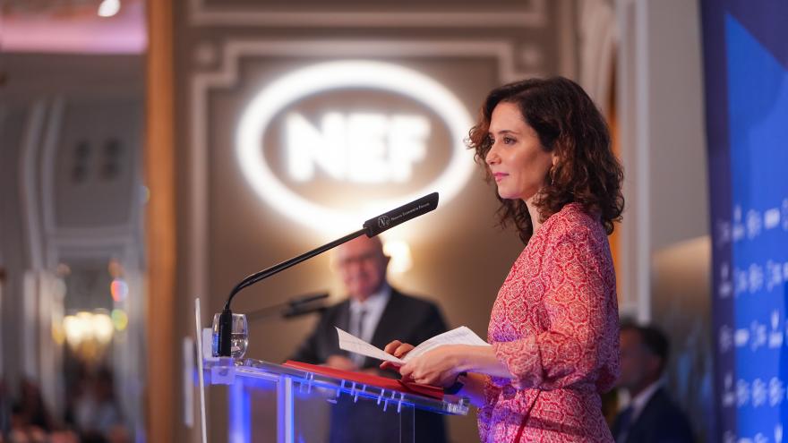 La presidenta durante su intervención en el desayuno informativo