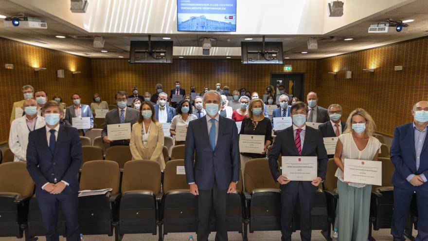 Entrega de los reconocimientos de centros socialmente responsable