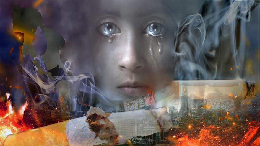 Niña llorando ante devastación provocada por el tabaco