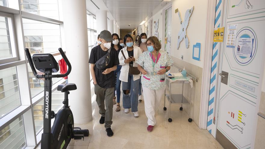alumnos visitan hospital gregorio marañón