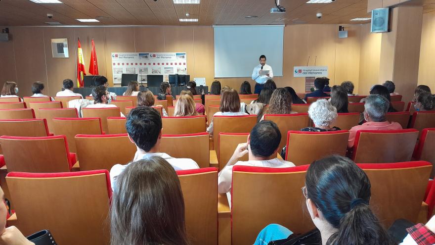 Grupo de residentes en el salón de actos