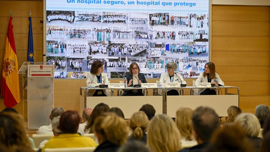 Mesa inaugural de un acto.