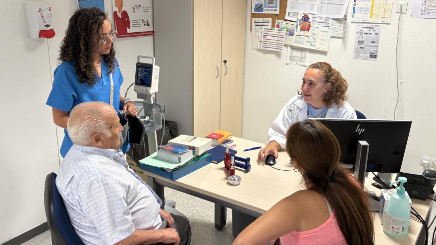 Paciente pluripatológico durante una consulta