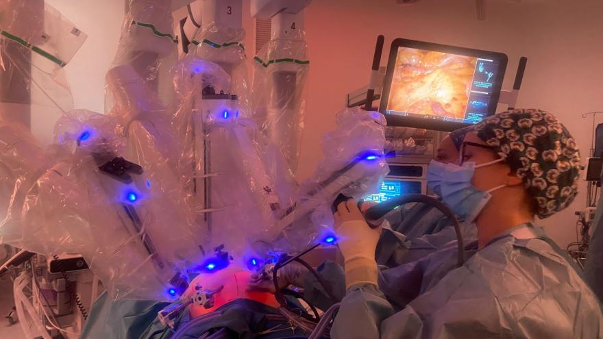 Momento de una intervención con cirugía robótica en el Hospital Gregorio Marañón