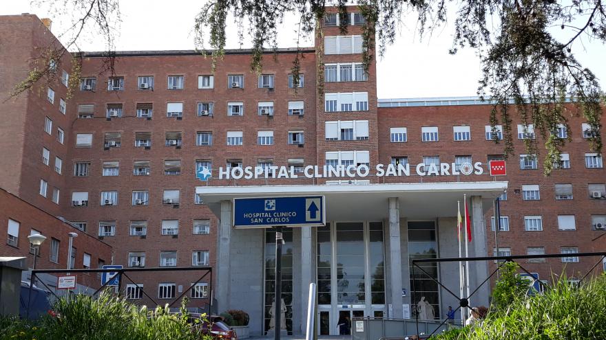 Acceso principal del Hospital Clínico San Carlos