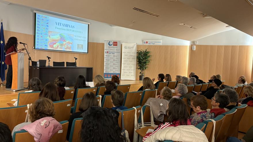 Público asistente a una jornada sobre cáncer y nutrición