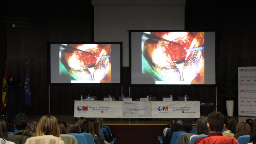 El Hospital de Fuenlabrada organiza el IV curso de Cirugía Oculoplástica Cirugía Oculoplástica, en directo desde quirófano se trasmite a salón de actos